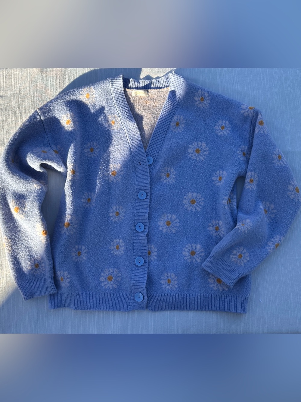 Hyipels Pastel Blue White Daisy Knit Button Front Cardigan Sweater L